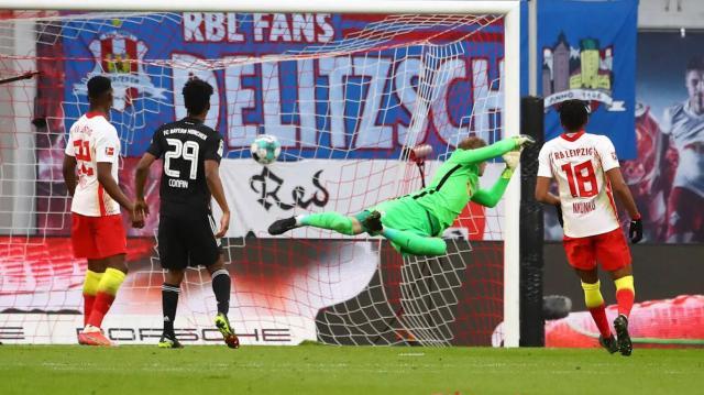 爱游戏登入-德甲“收工”，全力打巴黎！弗利克：绝不会拿莱万冒险