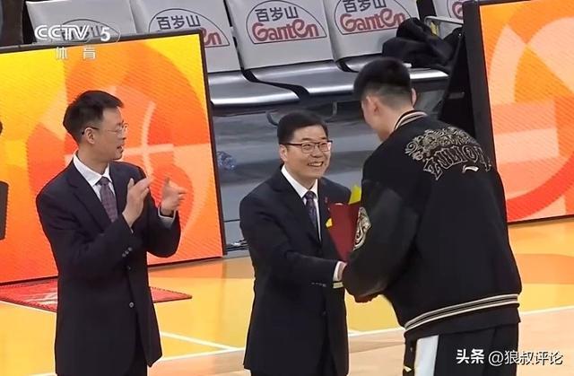 爱游戏登入-胡金秋：季后赛目标是卫冕总冠军 期待CBA赛场实现父子同台
